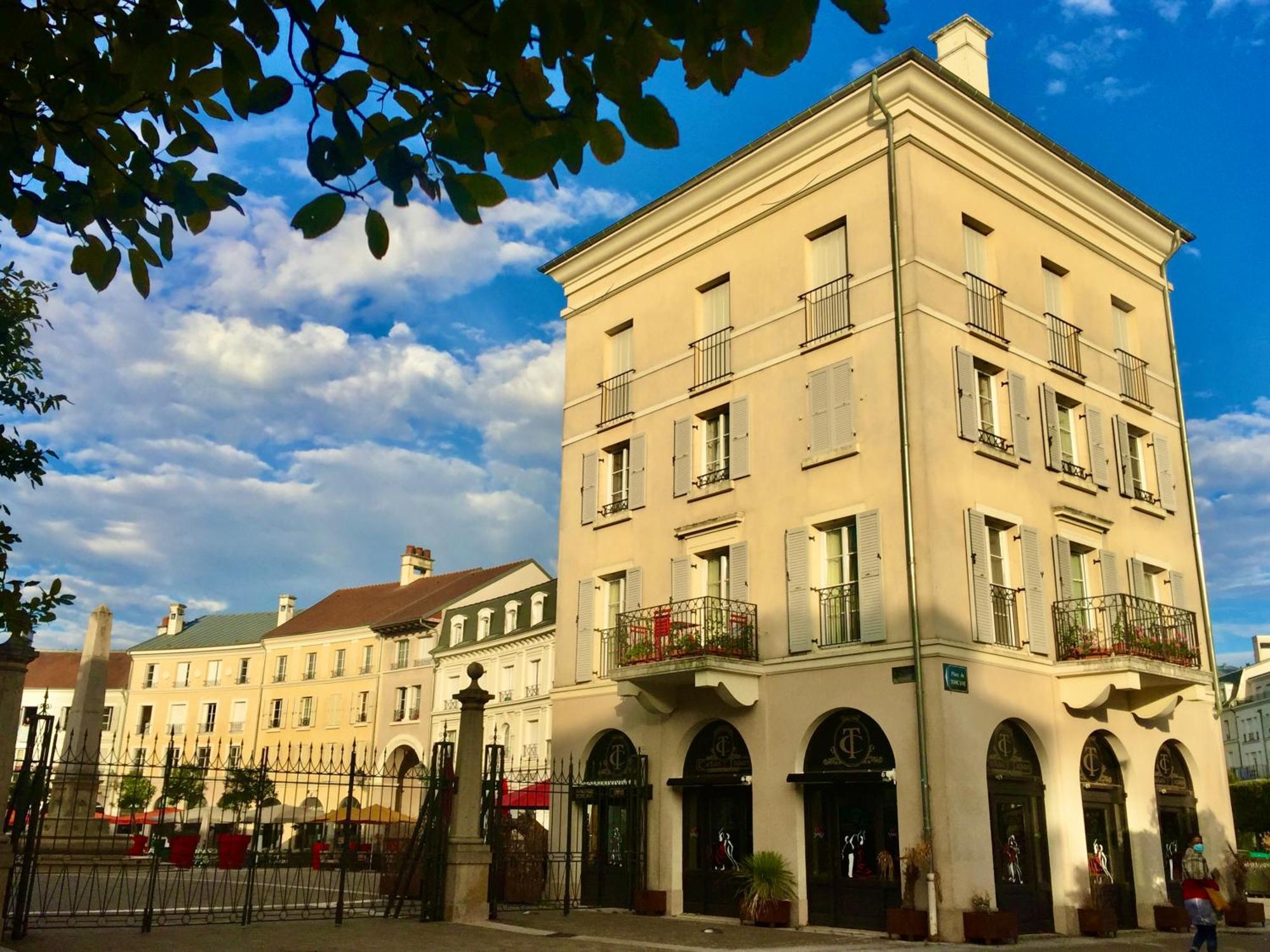 Appt Vue Place De Toscane - 4Min Disneyland-Paris 塞里斯 外观 照片