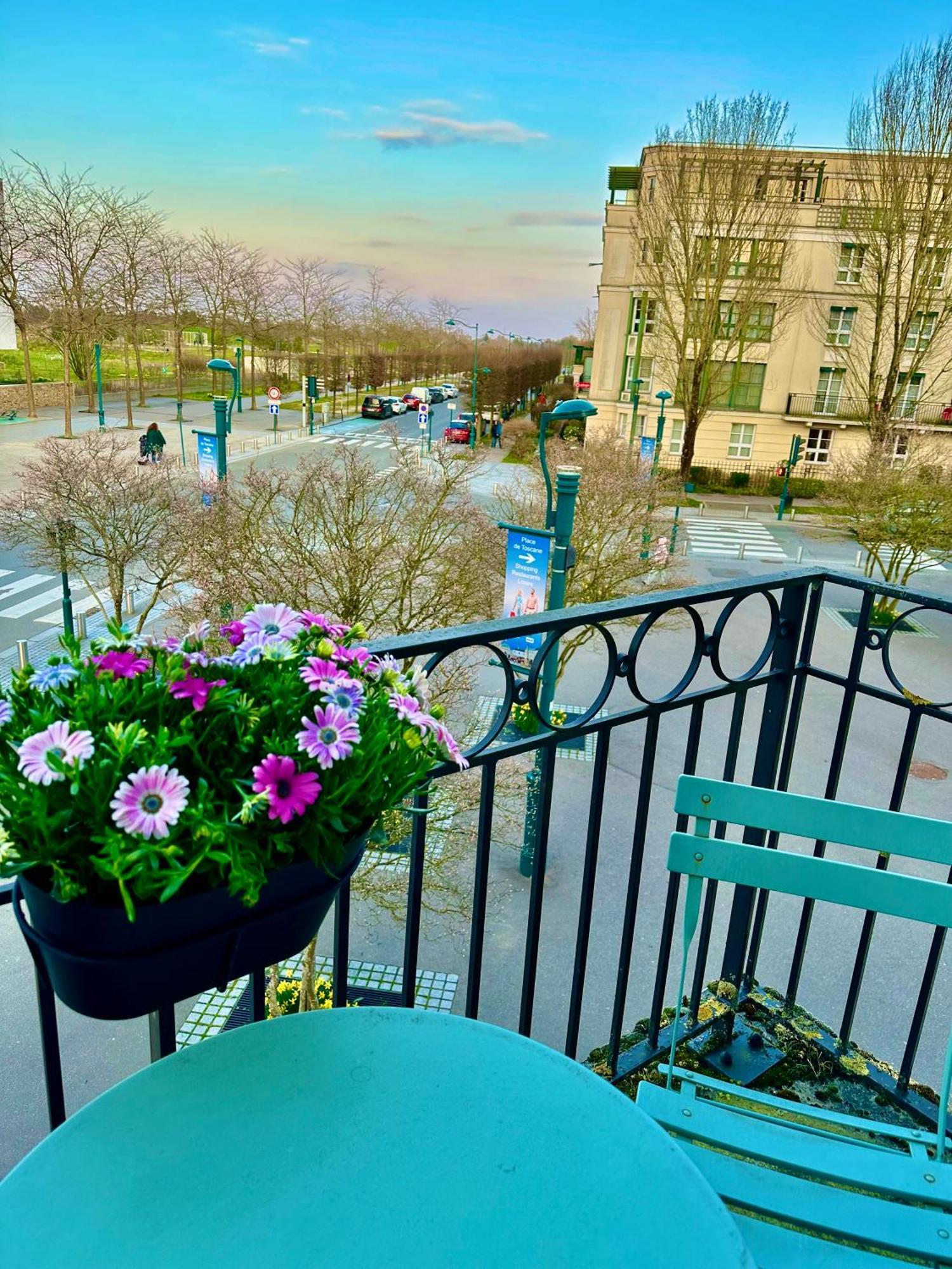 Appt Vue Place De Toscane - 4Min Disneyland-Paris 塞里斯 外观 照片